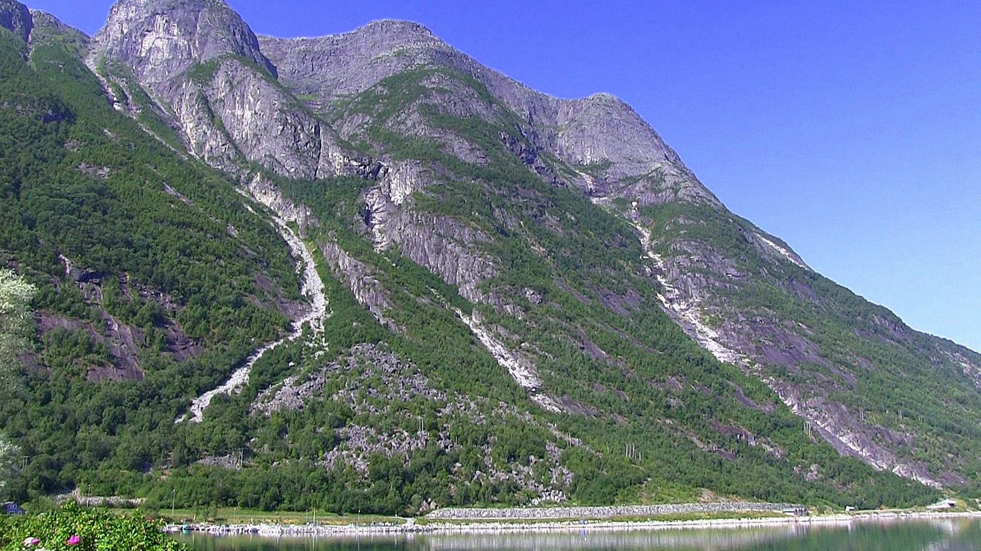 Mountain scenery over National Road 7, Eidfjord © Anne Gullbjørg Digranes