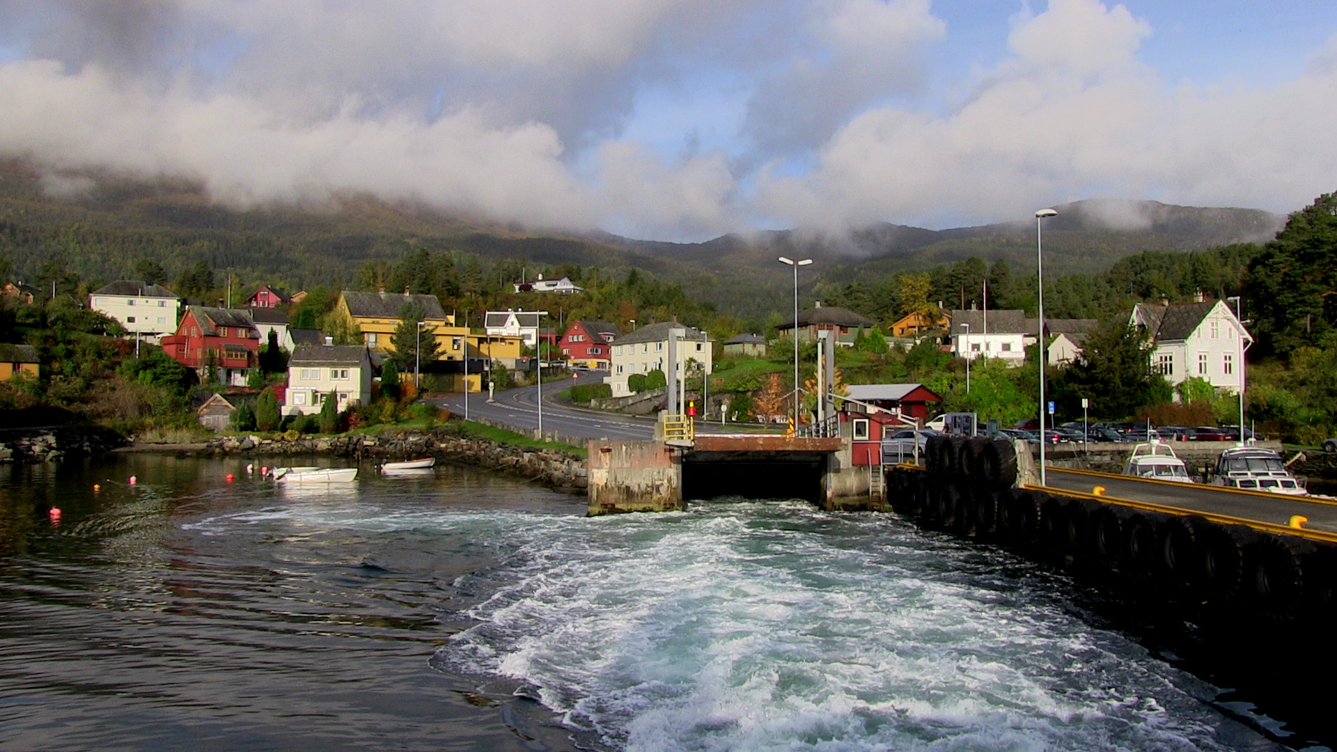 Tørvikbygd-jondal ferry