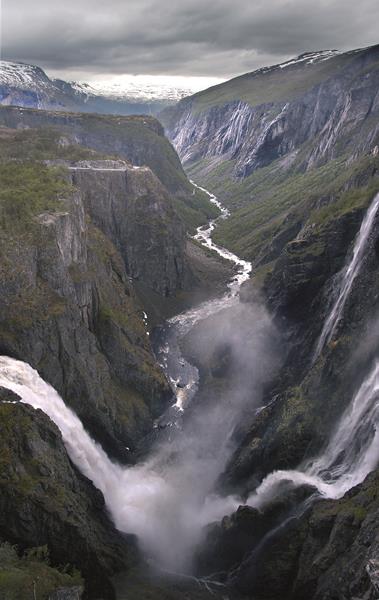 Vøringsfossen med Måbødalen. -© Destination Hardangerfjord