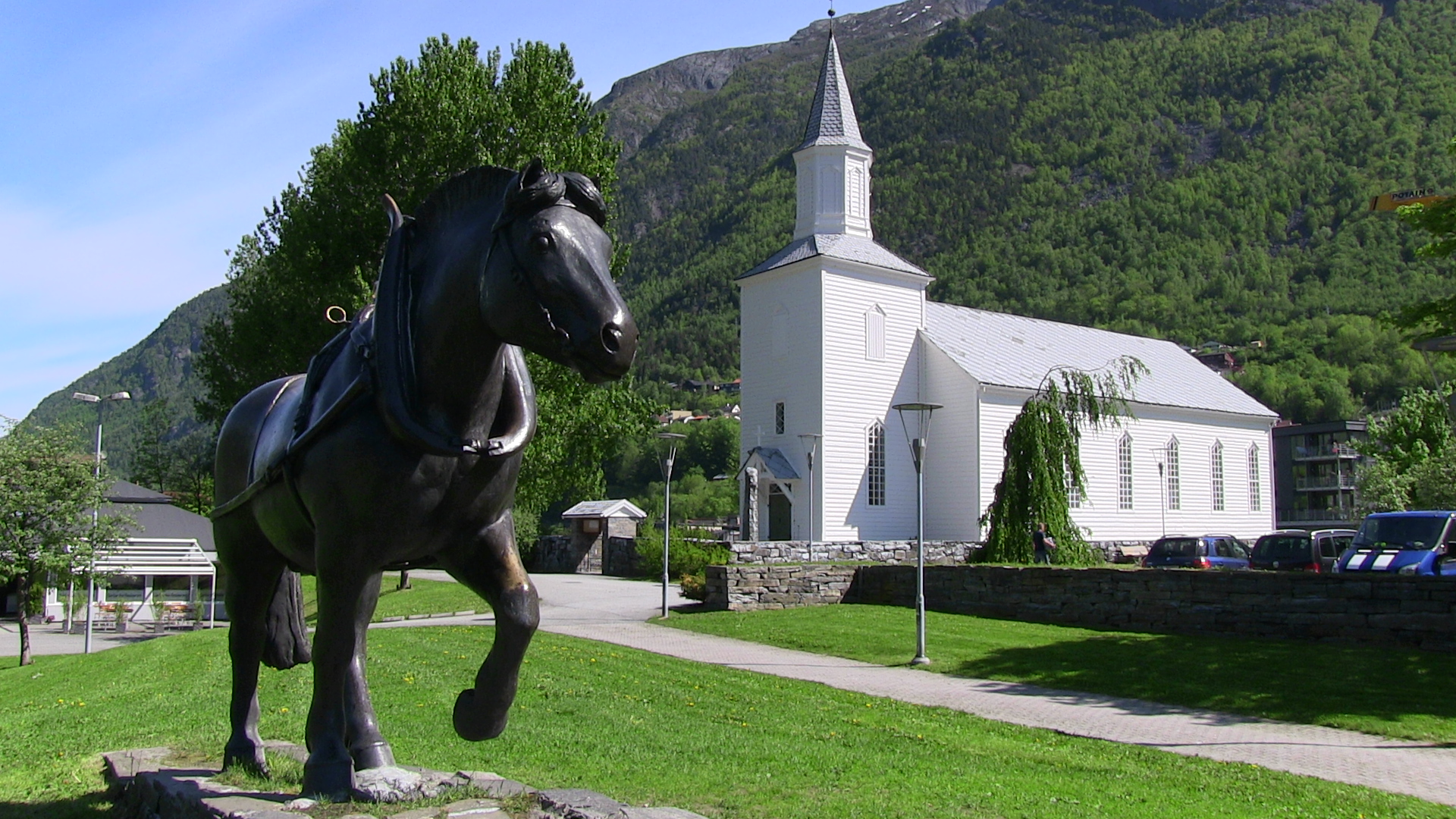 Parken ved Odda kyrkje - © Anne Gullbjørg Digranes