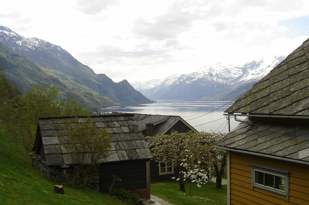 Sørfjorden sett frå gardstun på Lofthus - © Anne Gullbjørg Digranes