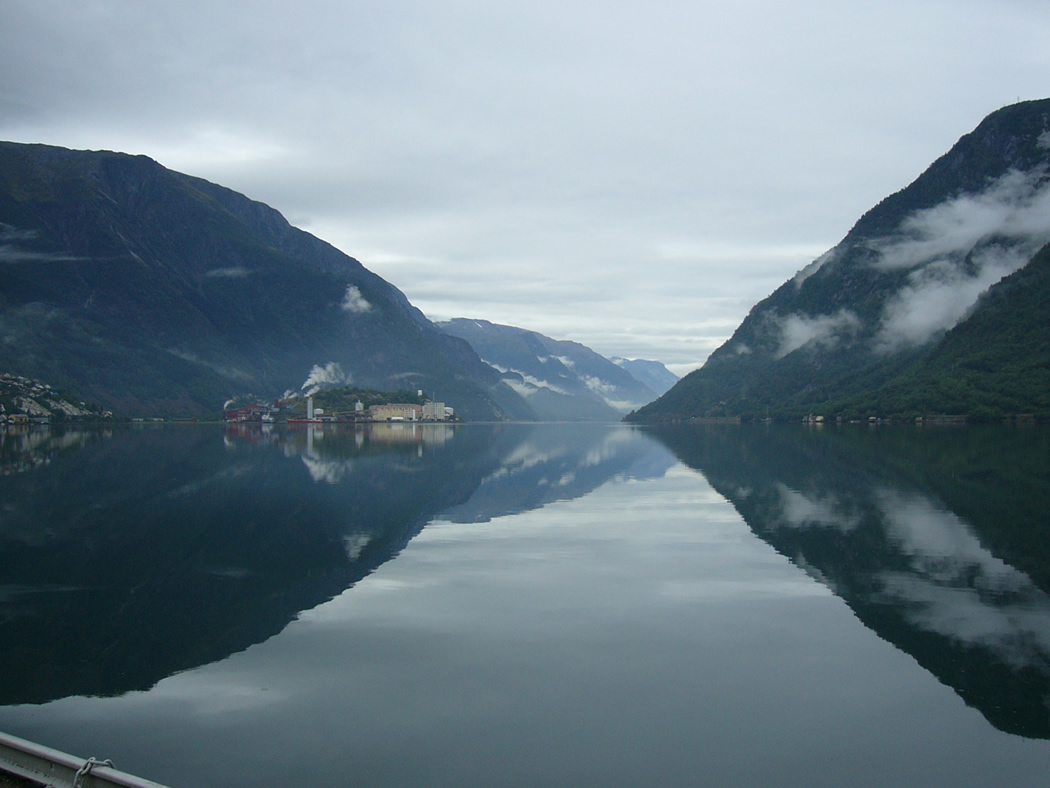 Sørfjorden sett mot nord mot Boliden - © Anne Gullbjørg Digranes