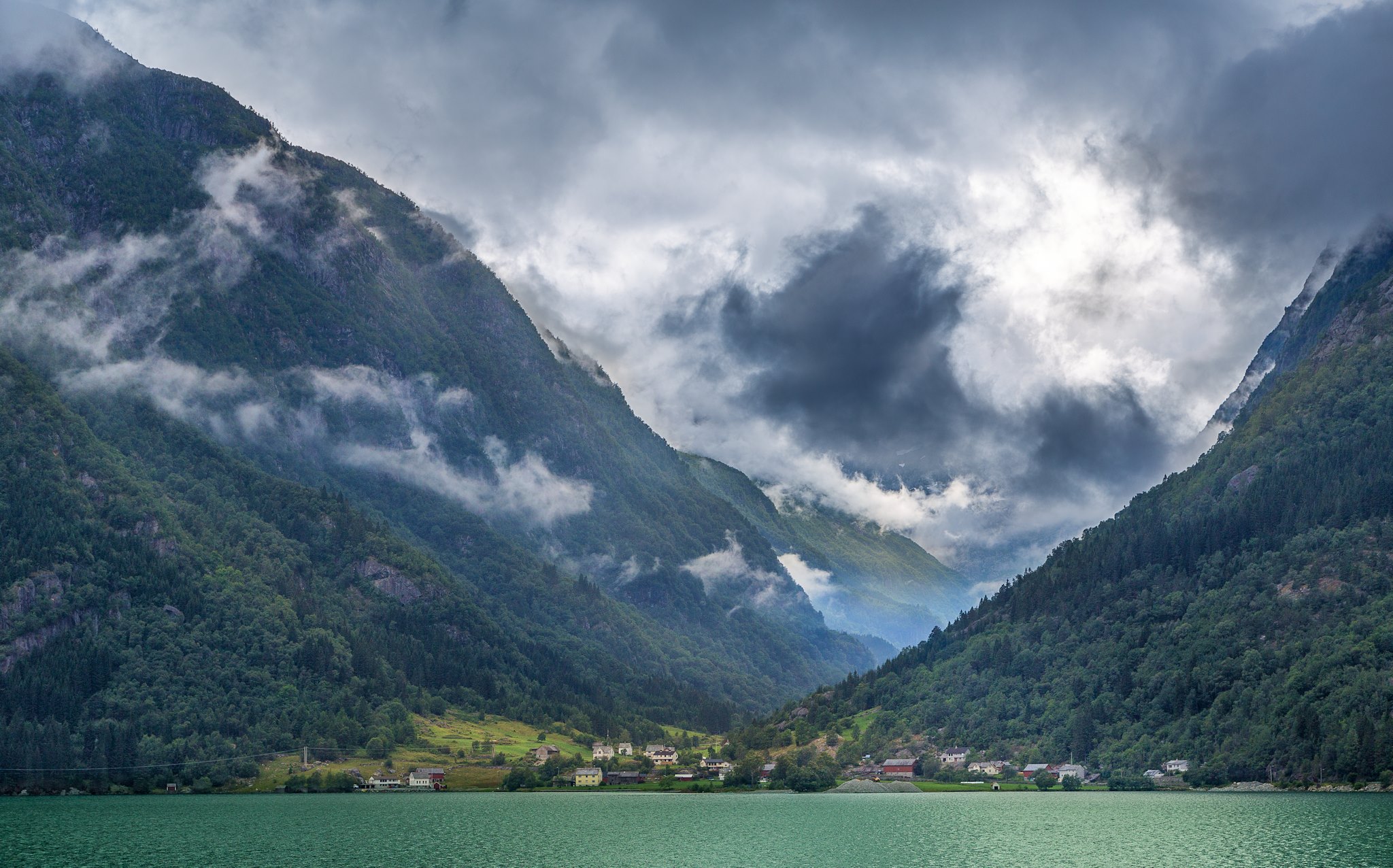 Jordal og Buardalen i skodde. © Terje Lægreid