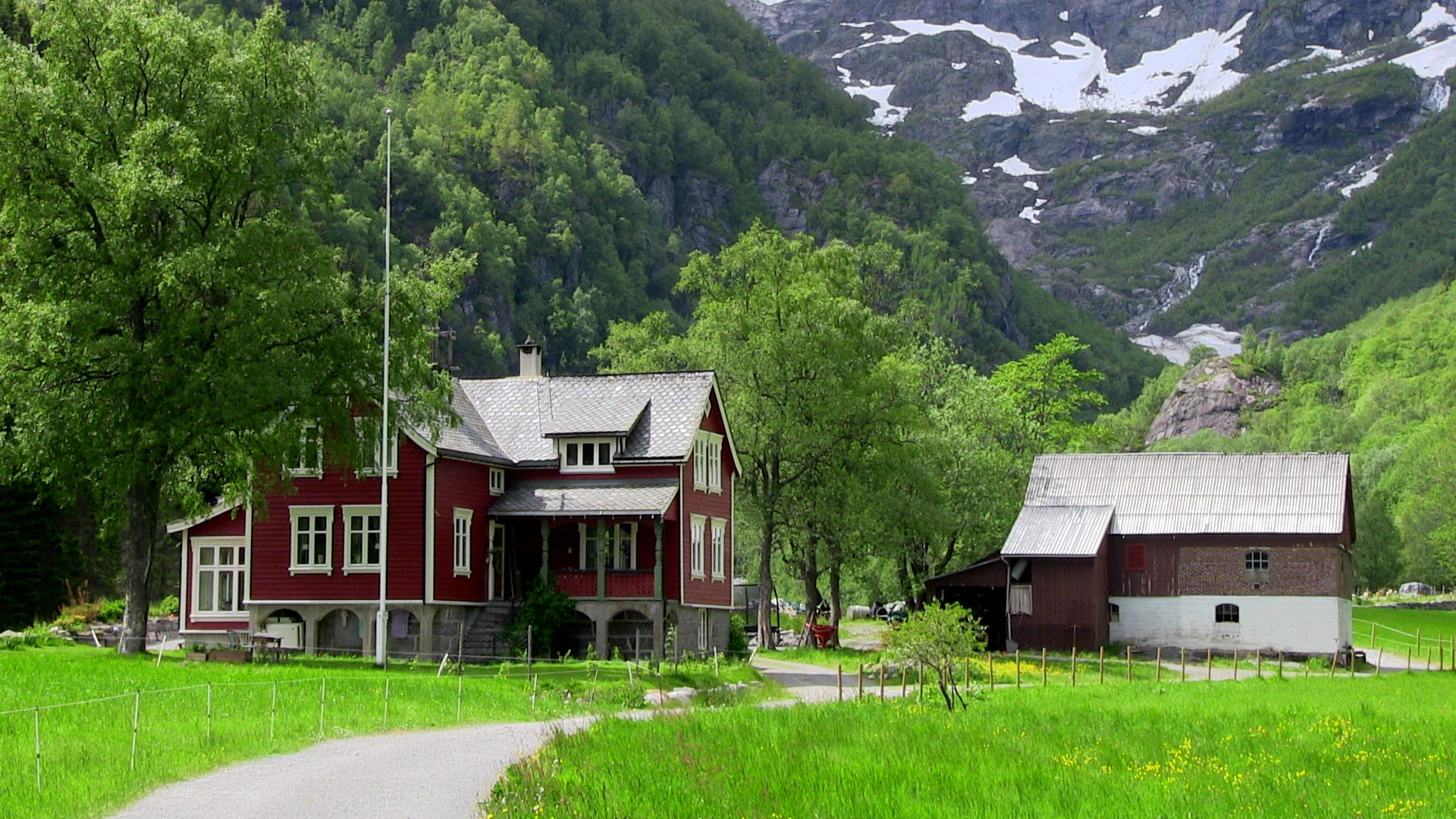 Tunet på Buer.     © Anne Gullbjørg Digranes
