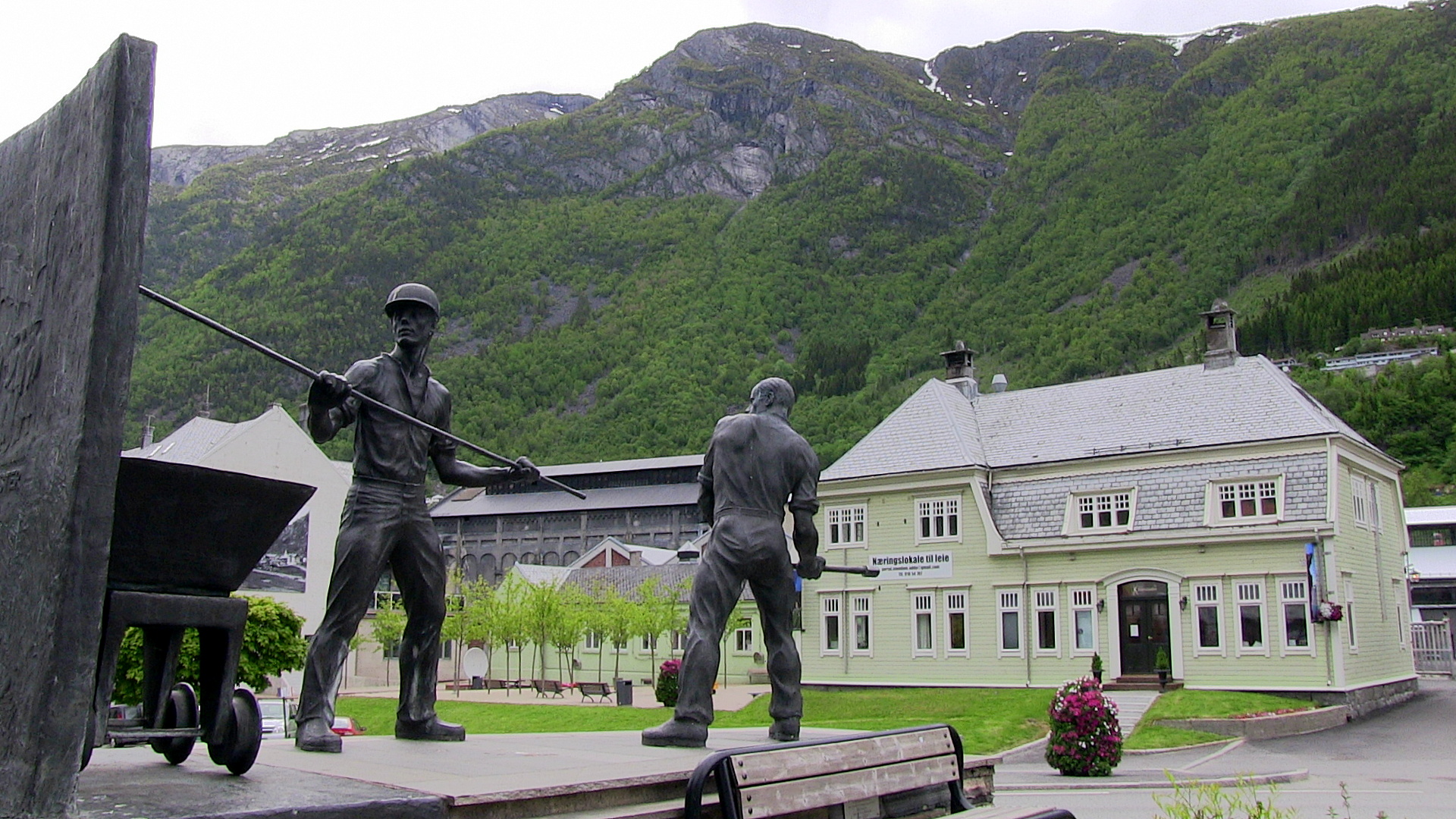 "Smeltaren" av Oddmund Raudberget, 1989. © Anne Gullbjørg Digranes