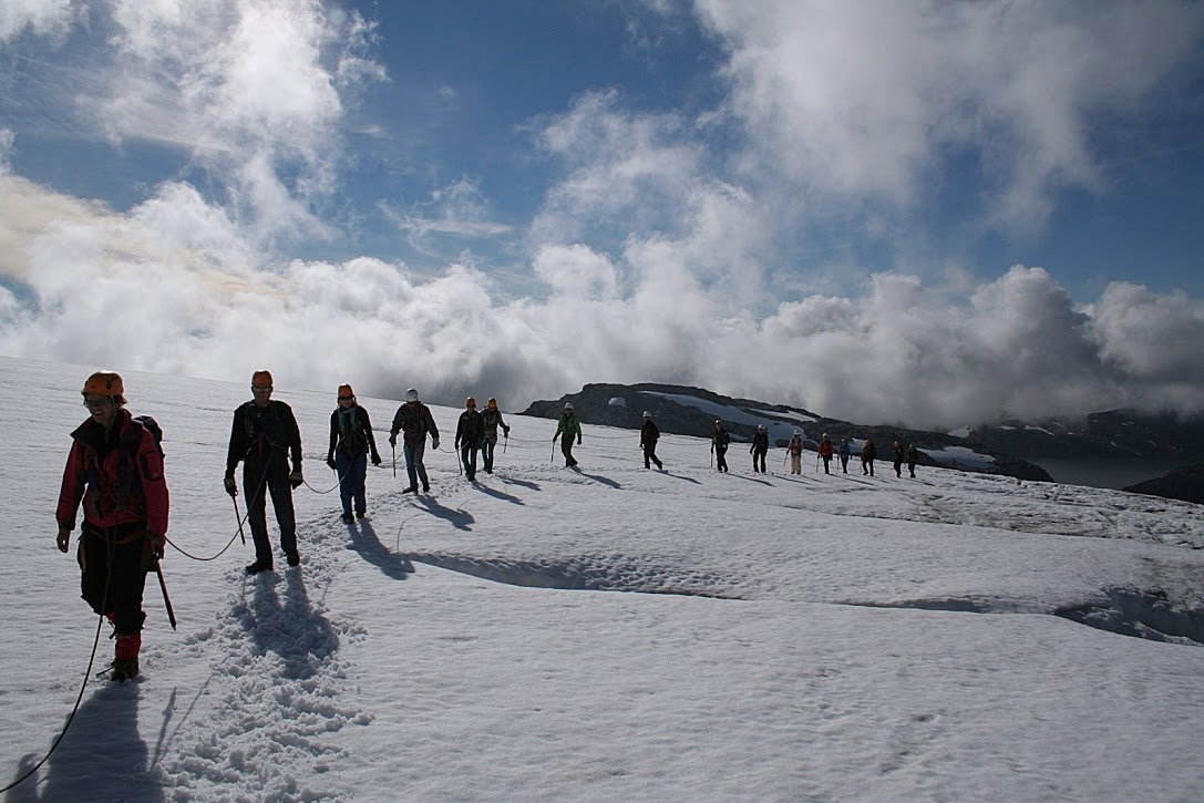 Brebuss på Juklavassbreen. - © Jan Petter Svendal