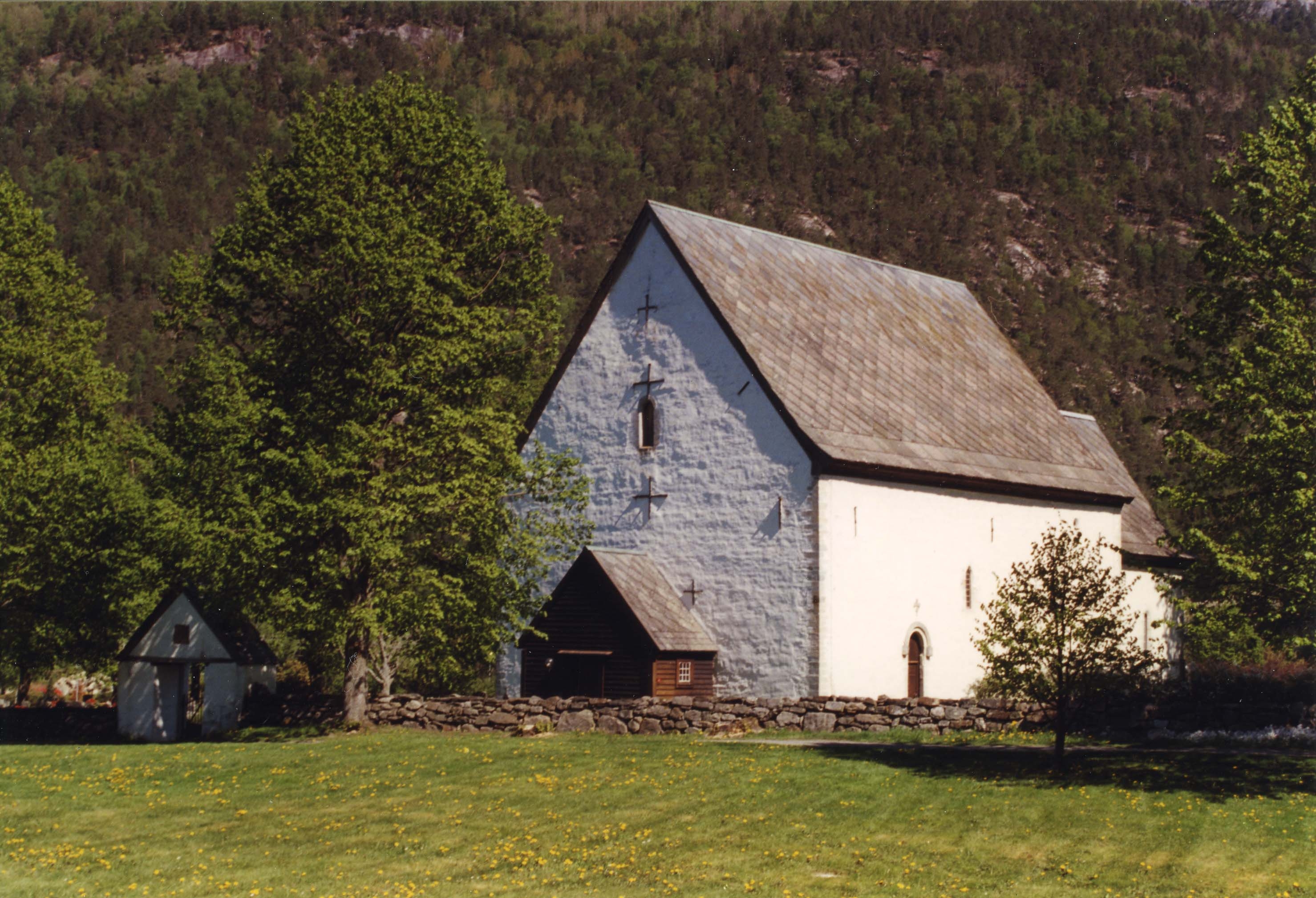 Kinsarvik Church. © Destination Hardanger Fjord/Per Eide