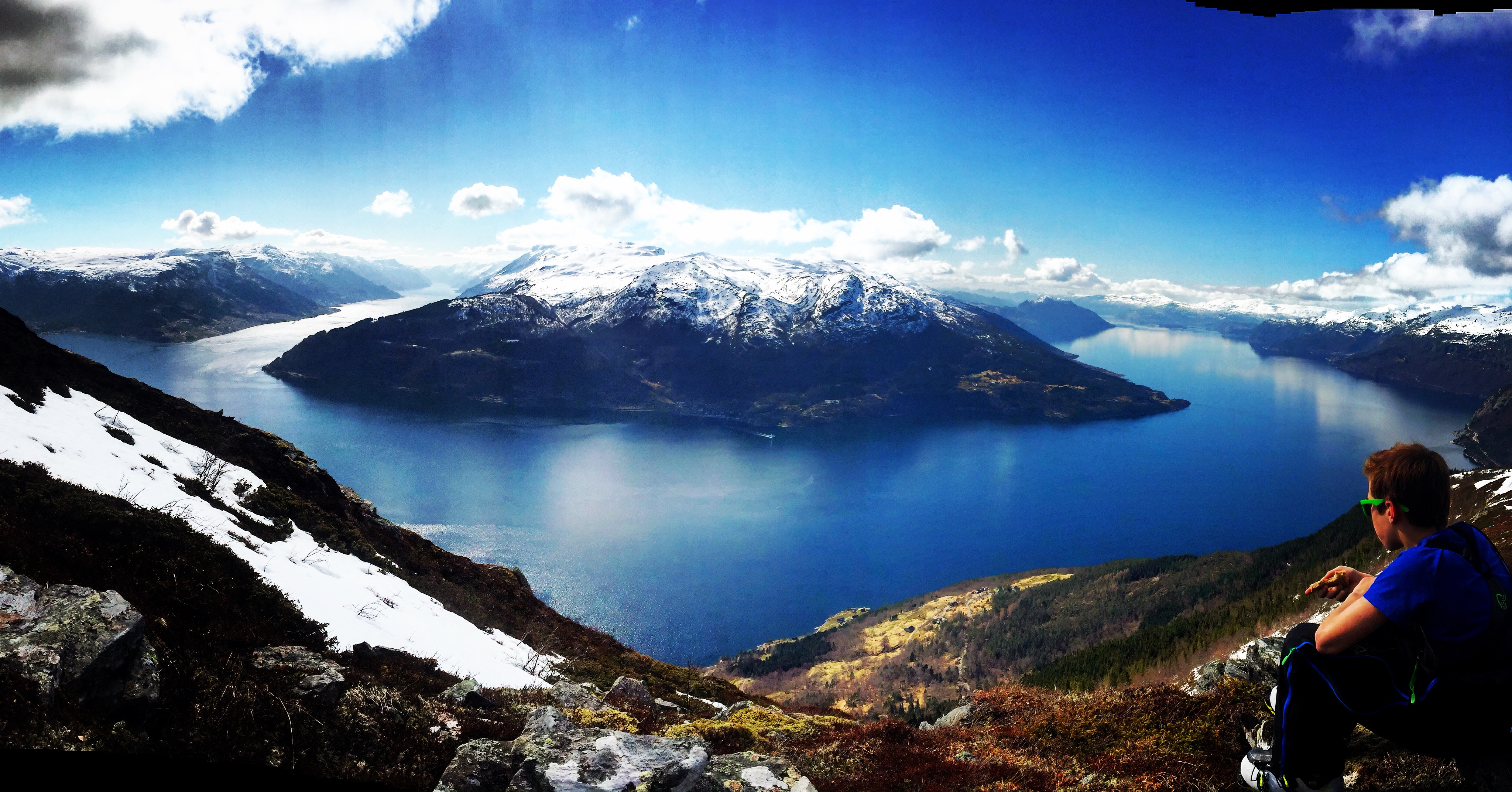 Utsikt frå Oksen mot Folgefonnhalvøya.  © Sigrid D Dagestad